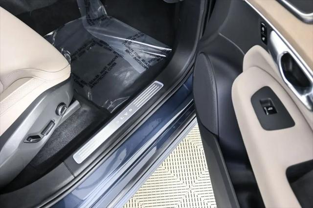 2025 Volvo XC90 B5 Core