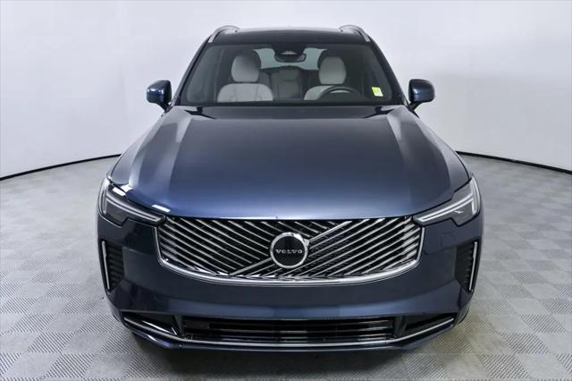 2025 Volvo XC90 B5 Core