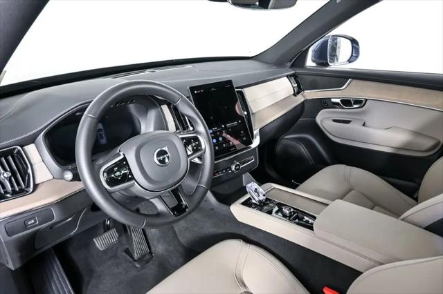 2025 Volvo XC90 B5 Core
