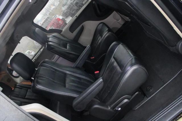 2011 Chrysler Town & Country Touring-L