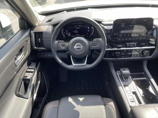 2025 Nissan Pathfinder Platinum FWD