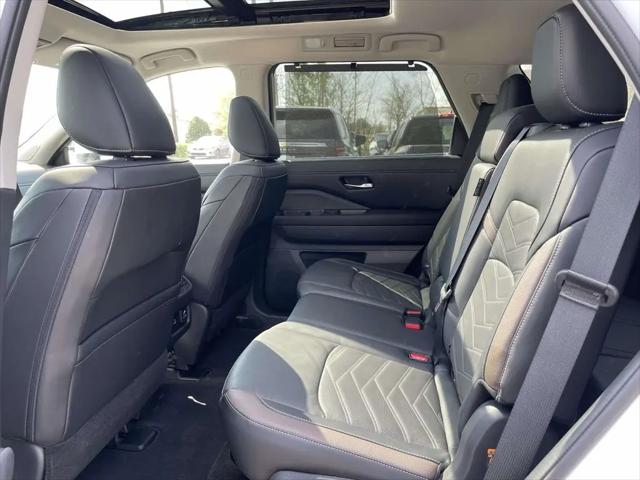 2025 Nissan Pathfinder Platinum FWD