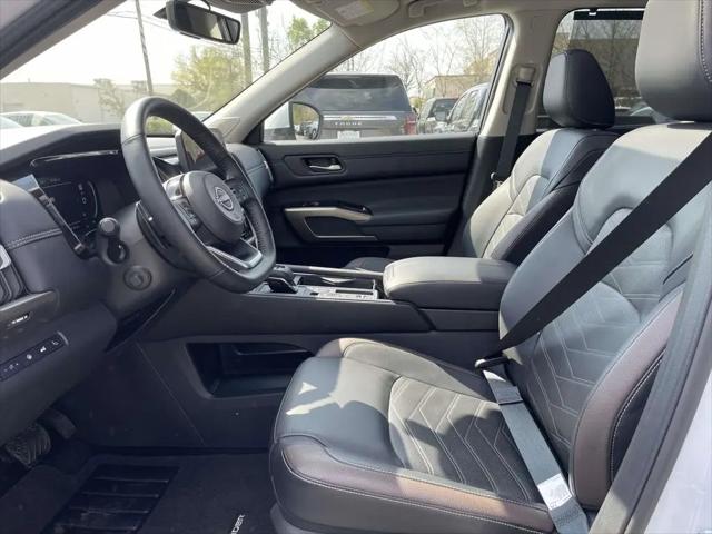 2025 Nissan Pathfinder Platinum FWD