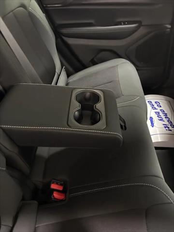2026 Jeep Grand Cherokee Laredo 4x4