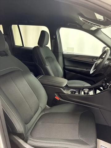 2026 Jeep Grand Cherokee Laredo 4x4