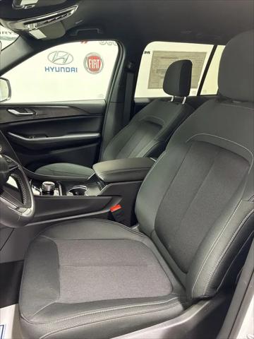 2026 Jeep Grand Cherokee Laredo 4x4