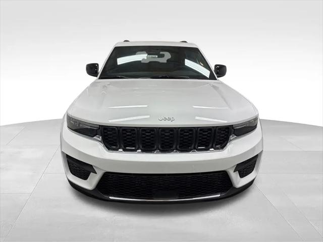 2026 Jeep Grand Cherokee Laredo 4x4
