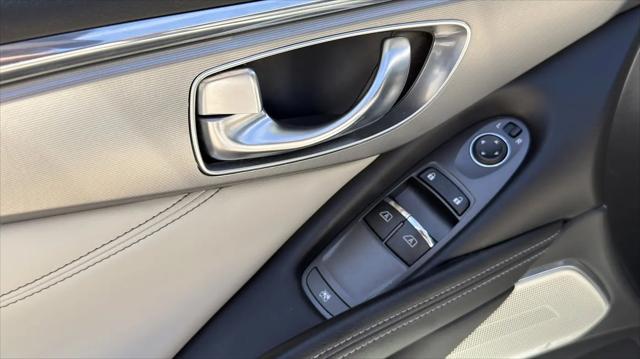 2022 INFINITI Q60 LUXE AWD