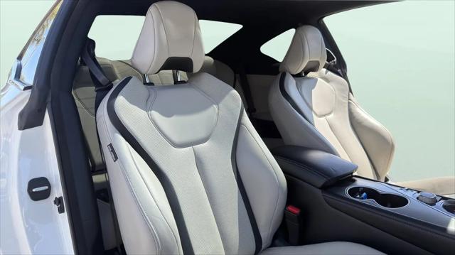 2022 INFINITI Q60 LUXE AWD