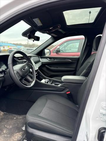 2025 Jeep Grand Cherokee Laredo X 4x4