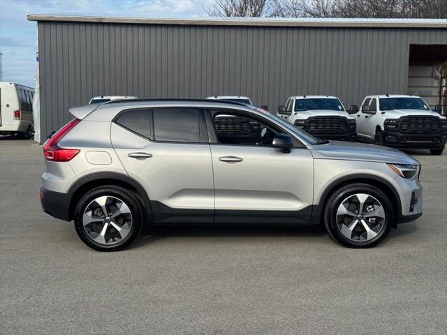 2023 Volvo XC40 B5 Plus Dark Theme