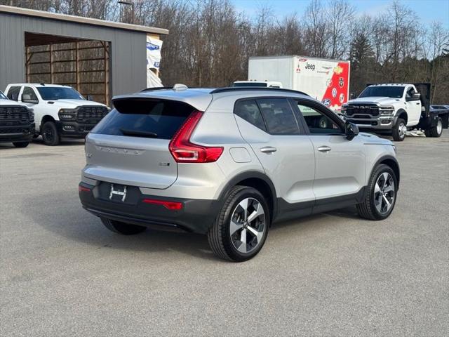 2023 Volvo XC40 B5 Plus Dark Theme