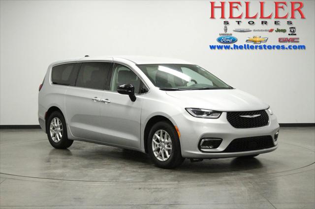 2024 Chrysler Pacifica Touring L for sale in Pontiac, IL