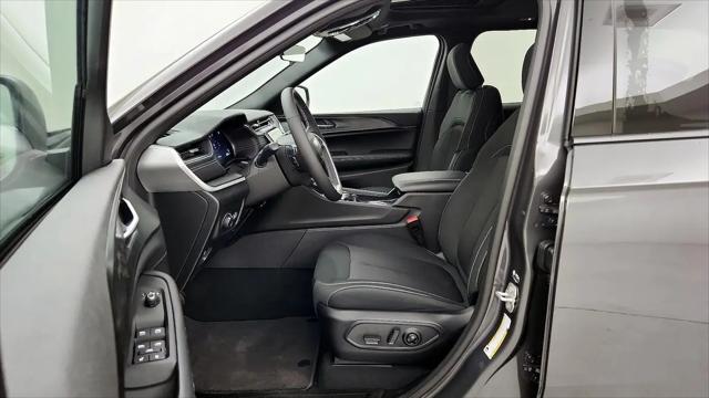 2025 Jeep Grand Cherokee Laredo X 4x4