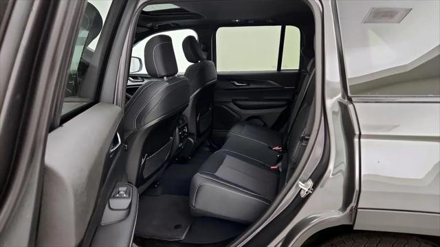 2025 Jeep Grand Cherokee Laredo X 4x4