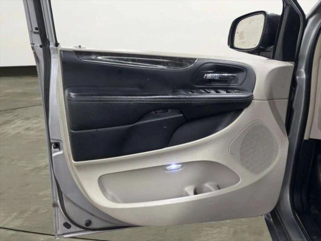 2015 Chrysler Town & Country Touring-L