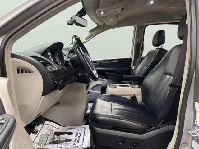 2015 Chrysler Town & Country Touring-L