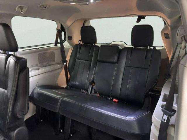 2015 Chrysler Town & Country Touring-L