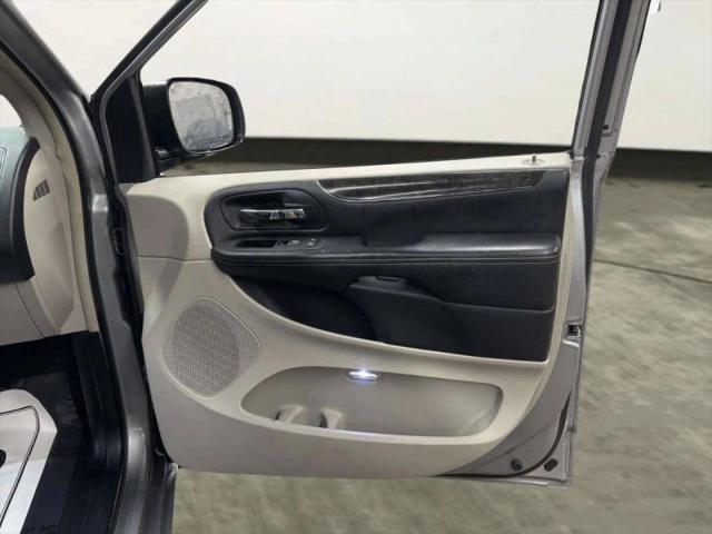 2015 Chrysler Town & Country Touring-L