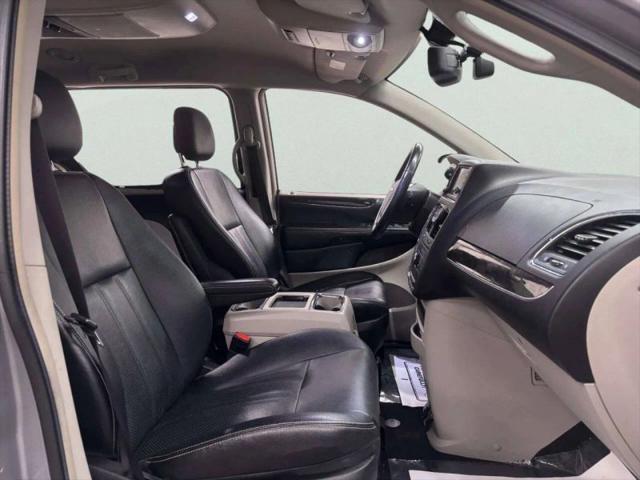 2015 Chrysler Town & Country Touring-L