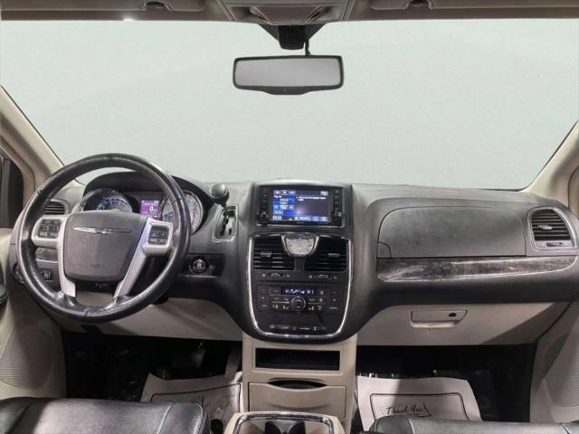 2015 Chrysler Town & Country Touring-L