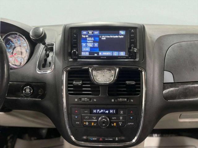 2015 Chrysler Town & Country Touring-L