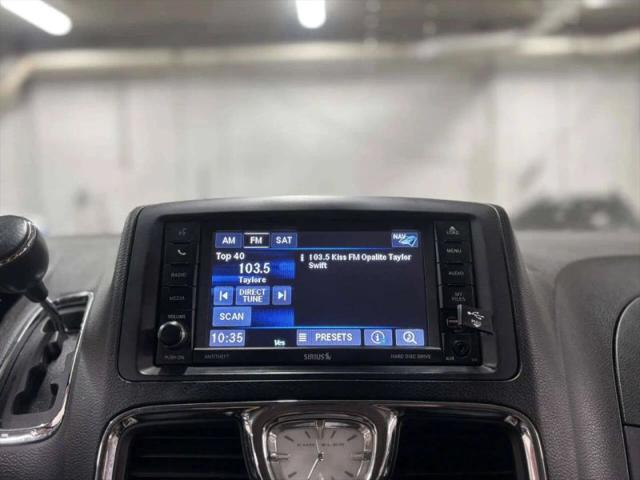 2015 Chrysler Town & Country Touring-L