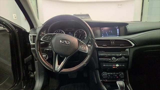 2017 INFINITI QX30 Premium