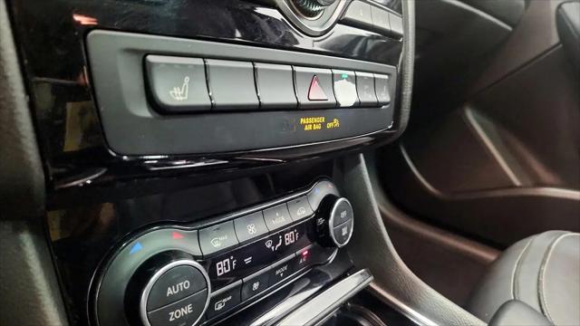 2017 INFINITI QX30 Premium