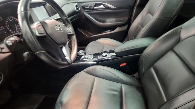 2017 INFINITI QX30 Premium