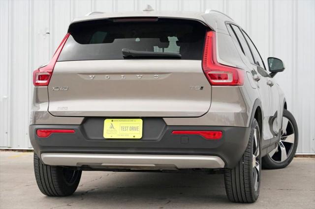 2022 Volvo XC40 T5 Momentum