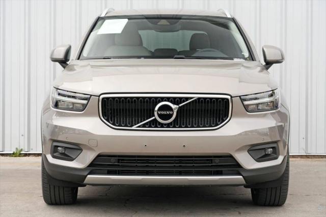 2022 Volvo XC40 T5 Momentum