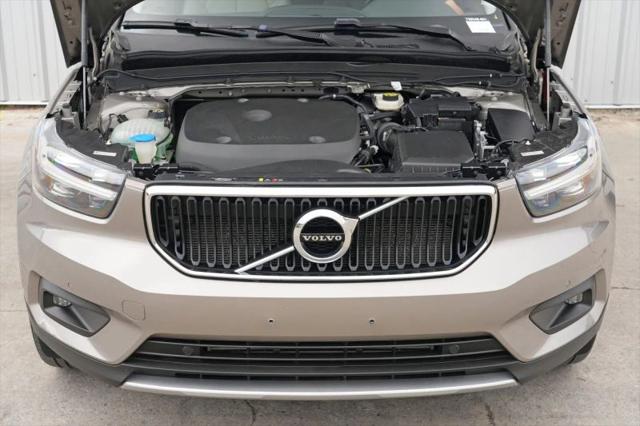 2022 Volvo XC40 T5 Momentum