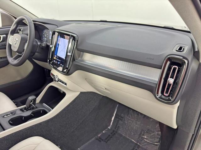 2022 Volvo XC40 T5 Momentum