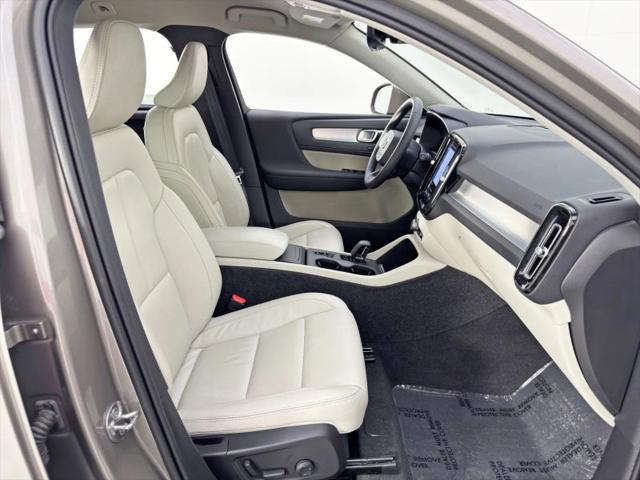 2022 Volvo XC40 T5 Momentum