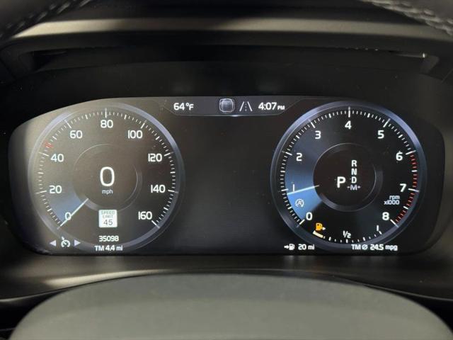 2022 Volvo XC40 T5 Momentum