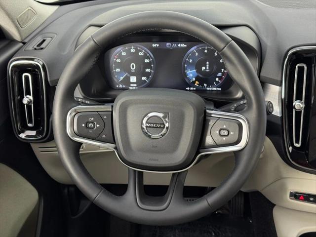 2022 Volvo XC40 T5 Momentum