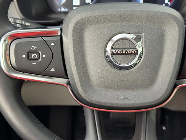 2022 Volvo XC40 T5 Momentum
