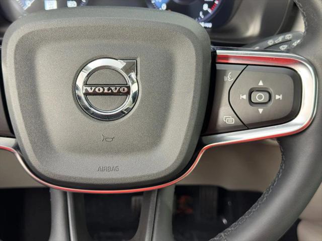 2022 Volvo XC40 T5 Momentum