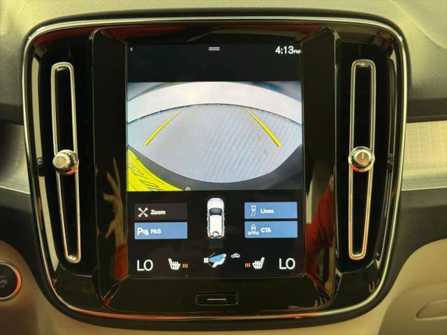 2022 Volvo XC40 T5 Momentum