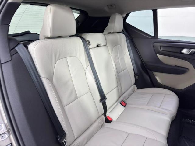2022 Volvo XC40 T5 Momentum