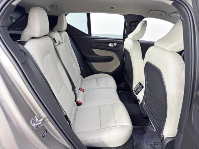 2022 Volvo XC40 T5 Momentum