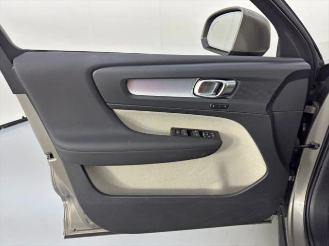 2022 Volvo XC40 T5 Momentum