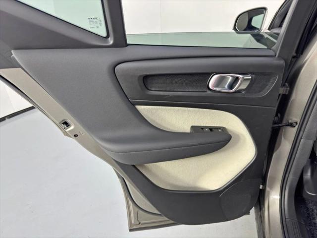 2022 Volvo XC40 T5 Momentum