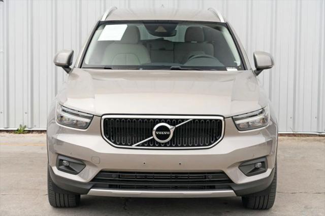 2022 Volvo XC40 T5 Momentum
