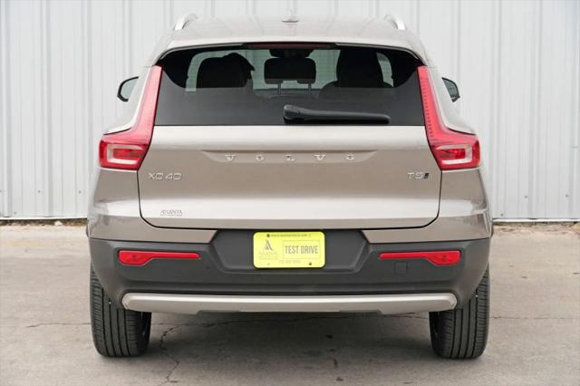 2022 Volvo XC40 T5 Momentum