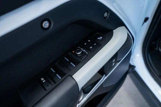 2023 Land Rover Defender 110 X-Dynamic SE