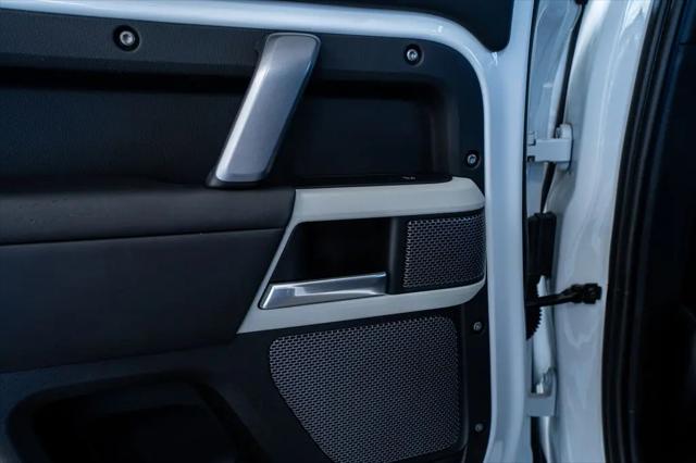 2023 Land Rover Defender 110 X-Dynamic SE