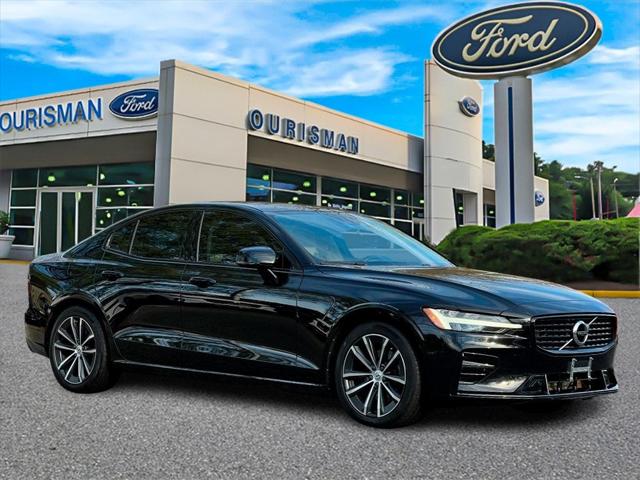 2022 Volvo S60 B5 Black Edition Momentum 2022 Volvo S60 B5 Black Edition Momentum