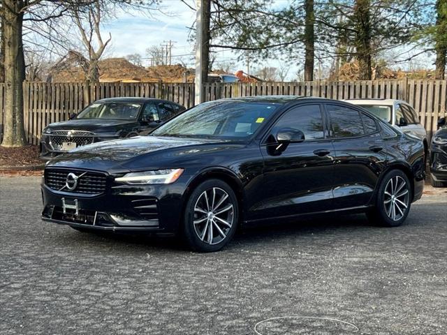 2022 Volvo S60 B5 Black Edition Momentum 2022 Volvo S60 B5 Black Edition Momentum